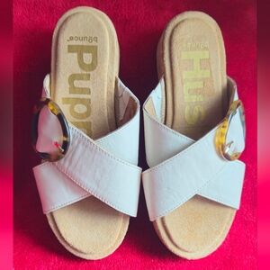Hush Puppies White Leather Slide Sandals with Tortoiseshell Buckle - Size 6